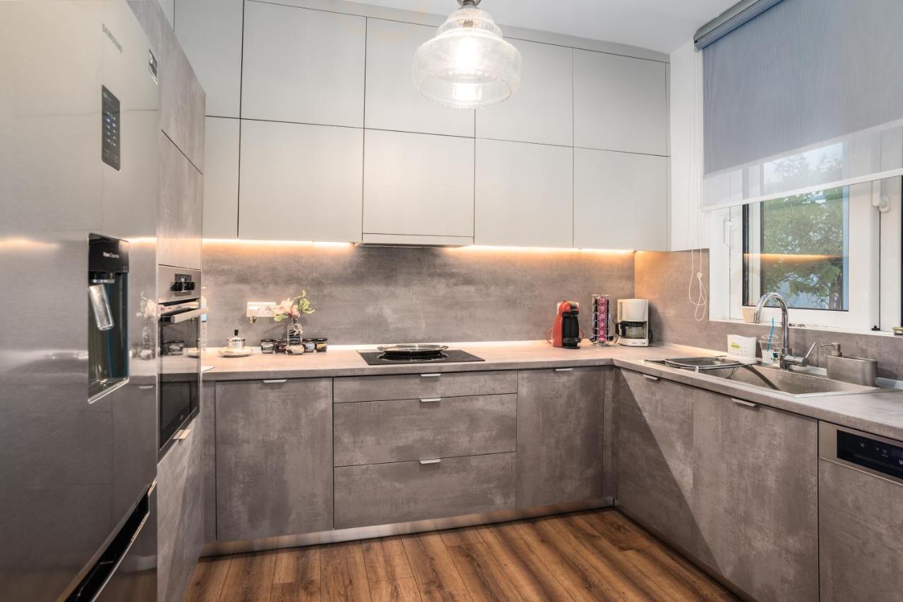 Epipleon Suites Agioi Apostoloi  Exteriör bild